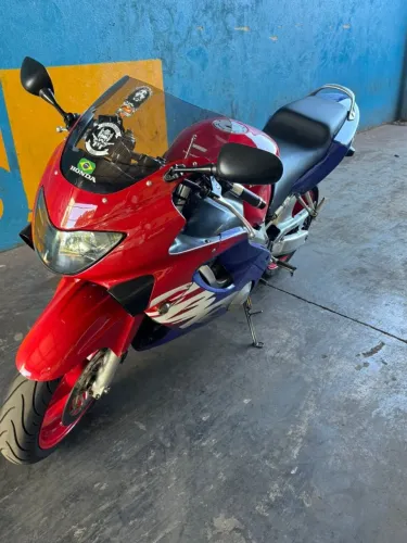 Honda CBR 600F 1999 - A Lenda Esportiva Relíquia Pronta para Rodar