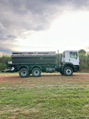 Caminhão 31-320 6x4 THOR 24.5