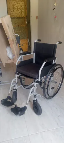 Vende-se Kit Cadeira de rodas e de banho 3 em 1