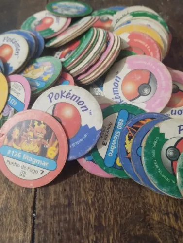 Tazo pokemon lote com 90 tazos .