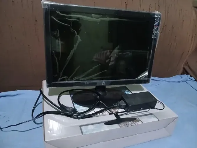 VENDO MONITOR DE 15 POLEGADAS HDMI/VGA NO PRECINHO
