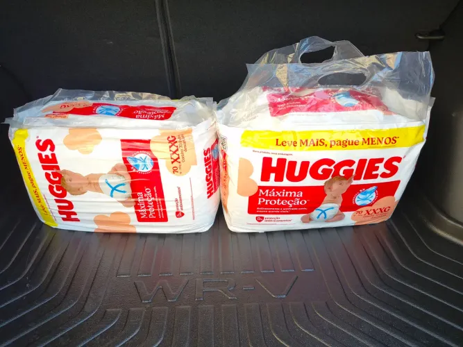 Vendo 02 pacotes defralda Huggies XXXG