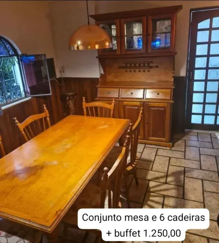 Conjunto mesa e cadeiras e aparador
