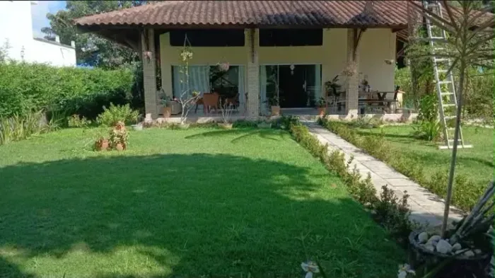 Casa de Campo em Condomínio Fechado em Aldeia | 250m² | 5 Quartos | Lazer Completo