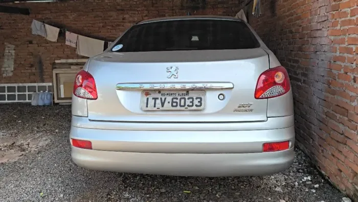 Peugeot 207 Sedan Passion XR 1.4 Flex 8V 4P 2013