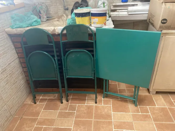 Mesa e cadeiras ferro