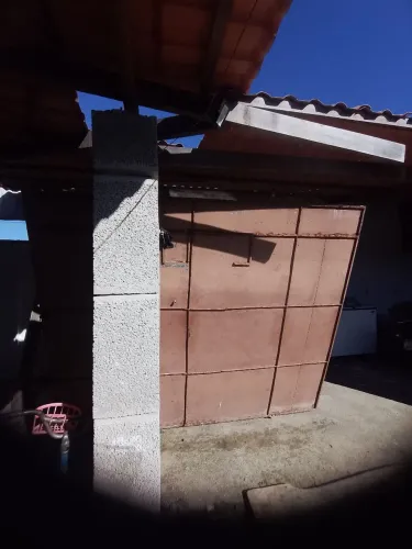 Vendo um portão de ferro de garagem.