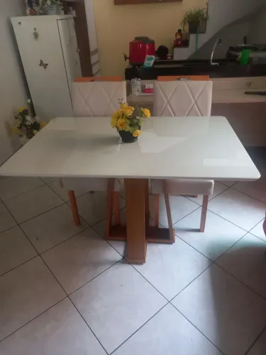 Mesa 4 cadeiras moderna