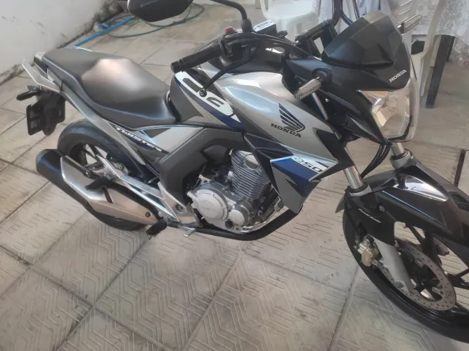 Moto em ótimo estado de primeira qualidade