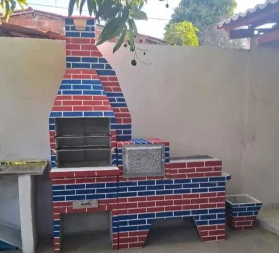 Churrasqueira grande com forno e fogão!