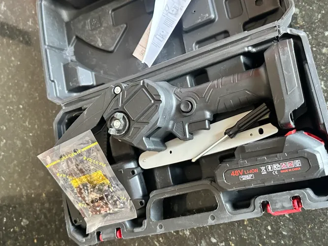 Mini serra elétrica a bateria 