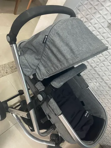 CARRINHO DE BEBÊ DOIS EM UM