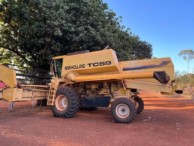 Colheitadeira New Holland TC 59 - 2003