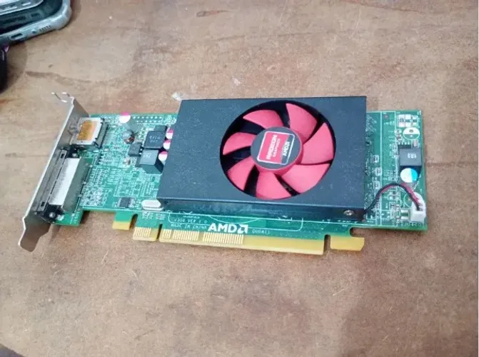 Placa de Video AMD 1GB