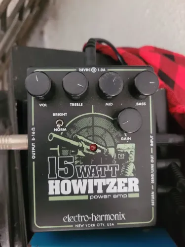 Pedal amplificador EHX howitzer