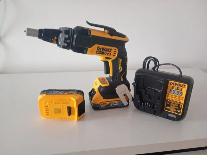 Parafusadeira de drywall dcf630+kit 2baterias Power Stack 1.7ah