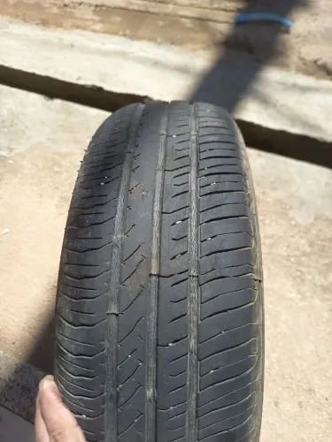 Vendo dois pneus 185/65 15