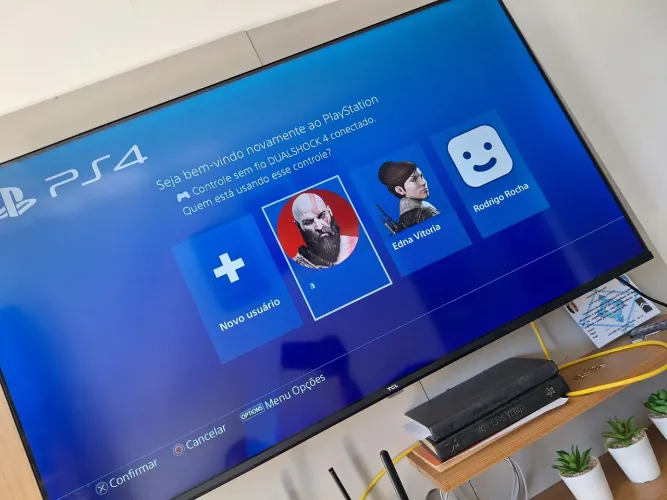 PS4 Pro à Venda - Excelente Estado! + 5 Jogos + Suporte