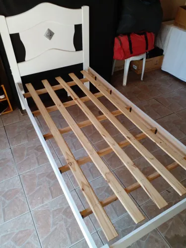Cama solteiro branca exelente estado conservação md 1.89m comp por 90cm larg