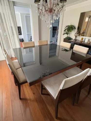 Mesa de jantar com 8 cadeiras