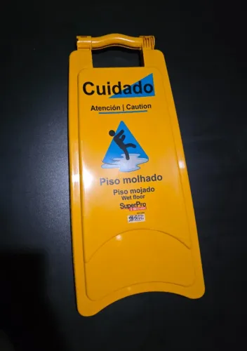 PLACA SINALIZAÇÃO PLAST PISO MOLHADO BETTANIN SUPER PRÓ