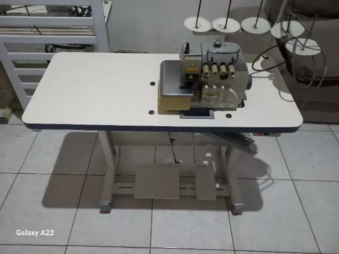 Máquina de costura interlock singer