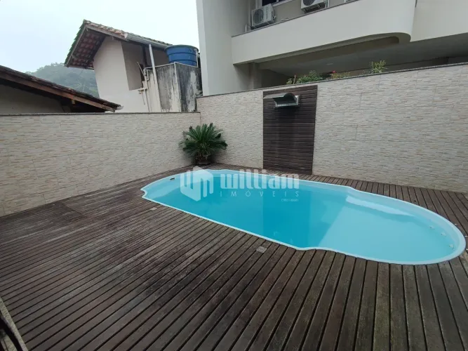 Casa na Primeiro de Maio à venda - 2 Dormitórios (1 suíte), 777m² de terreno e área de fes