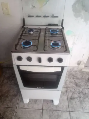 Fogão Funcionando Bocas e Forno 