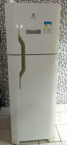 Geladeira Electrolux <br>390 litros <br>Garantia de 90 dias <br>Entregamos na residência