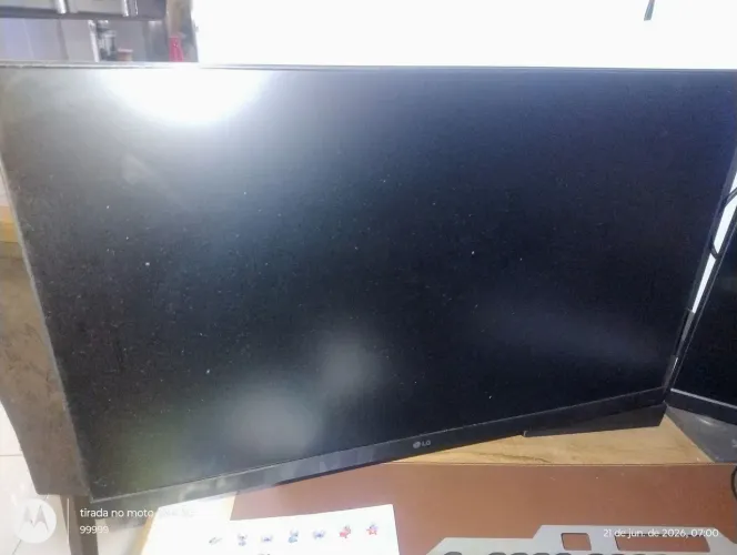Monitor LG gamer com suporte articulado 