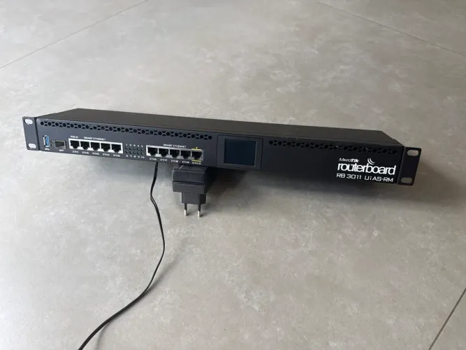 Roteador MikroTik RB3011