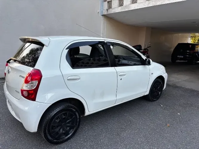 Toyota Etios XS 1.3 Flex 16V 5P Mec. 2013