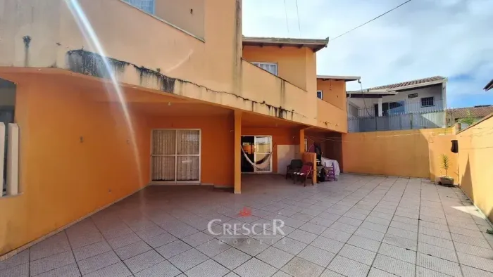 Sobrado em condomínio a venda em Matinhos