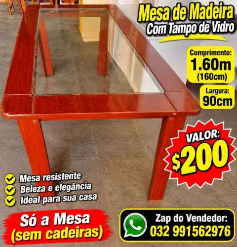 Mesa de Madeira Com Tampo de vidro sem cadeiras 