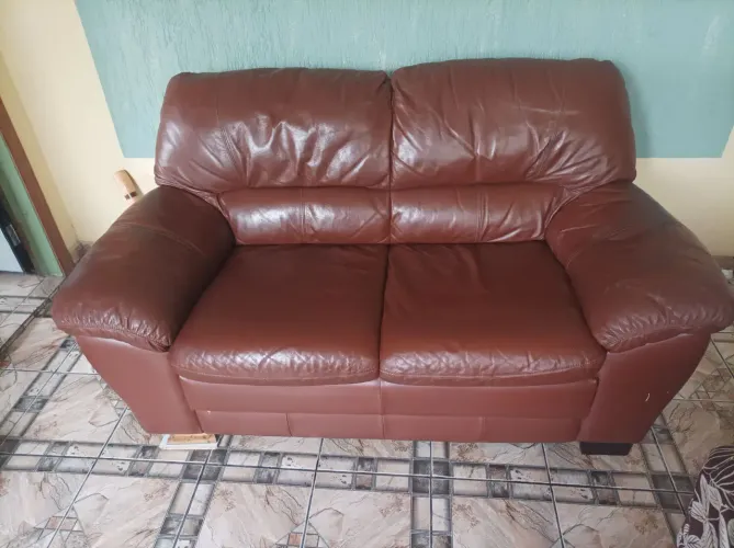 Sofá 2 lugares em couro 