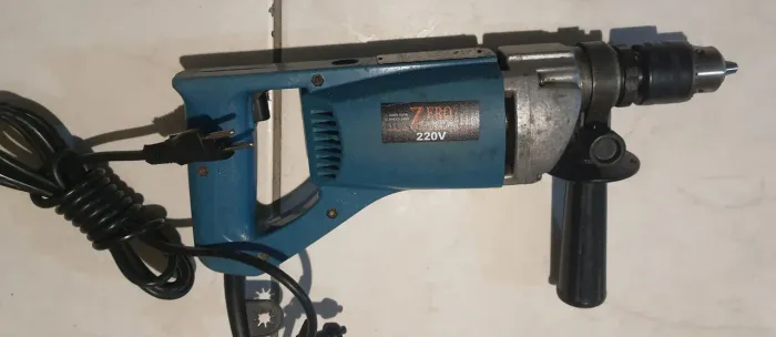 Furadeira de impacto Makita 