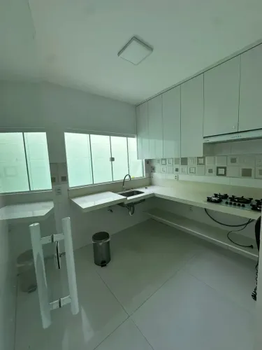 aluga casa Condominio 2 quartos proximo Centro Politico no parque das nacoes