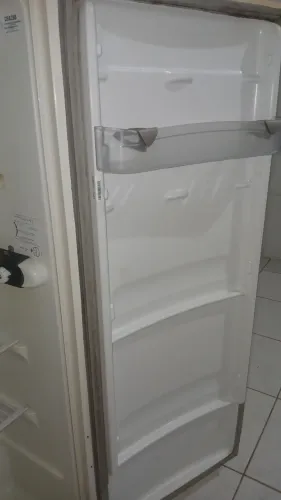 Geladeira semi nova 200 reais