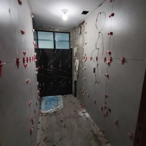 Pedreiro de acabamento de porcelanato e cerâmica 