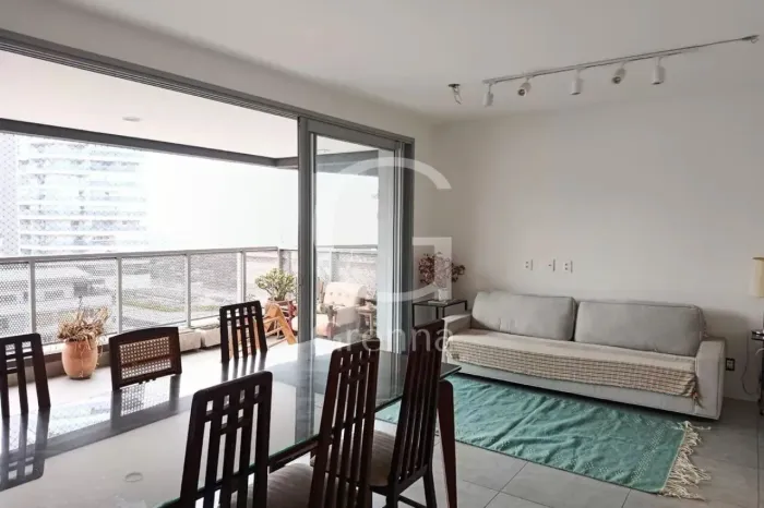 Apartamento mobiliado para locação e à venda com 120m², Pinheiros, São Paulo.