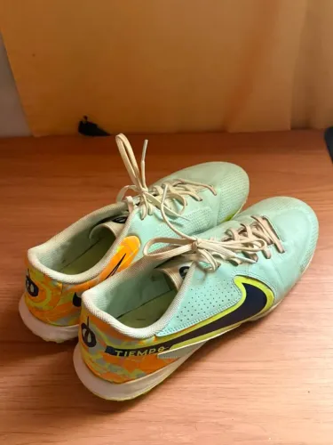 Chuteira Nike Tiempo Legend 9 Academy Campo