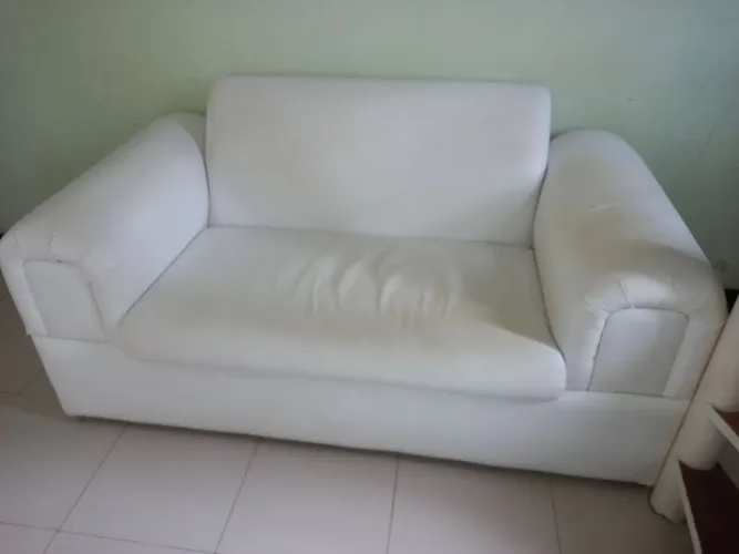 Sofá 2 Lugares Branco + 2 Pufes - Conjunto Complet