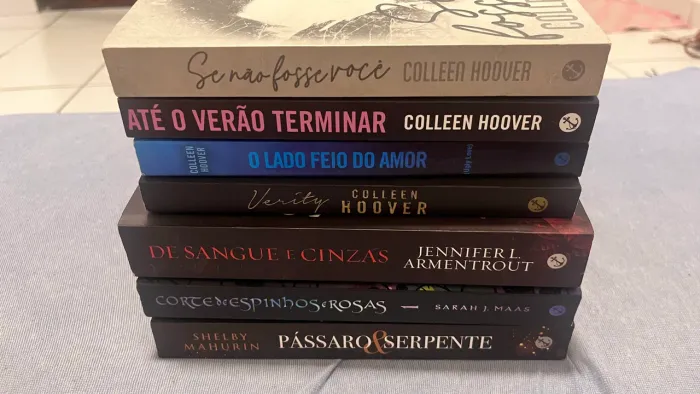 Kit de livros em excelente estado de conservação.