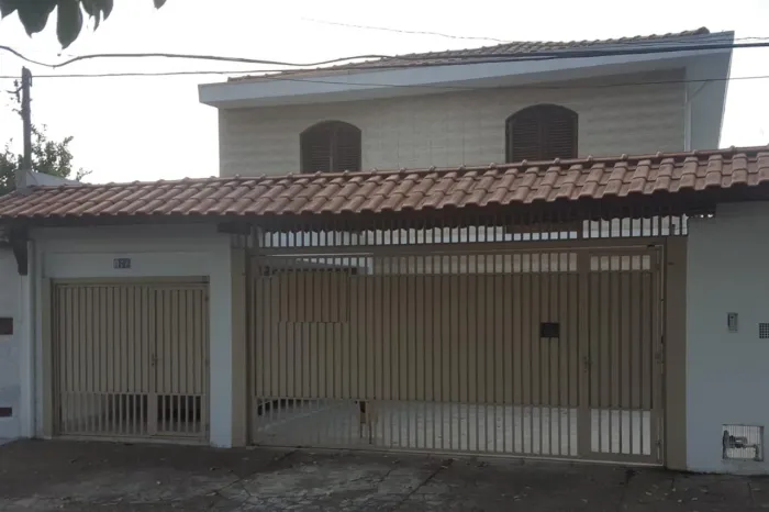 Sobrado para venda em Veleiros com 4 quartos, sendo 1 suíte, 235m²
