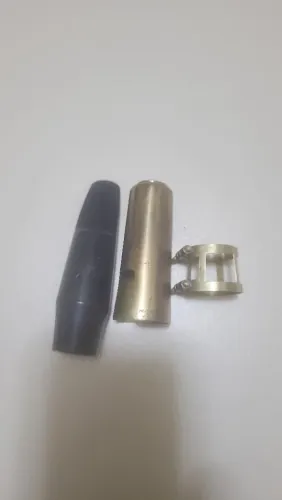 Boquilha para Tenor T25 usada + Abraçadeira Vandoren e Tapa boquilha Vandoren