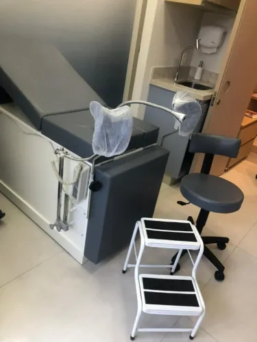Maca Ginecológica estofado azul, MDF branco foco acoplado MedPej+escada+mocho 3.000,00