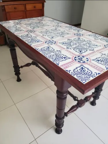 Mesa de Jantar Clássica em Madeira Maciça - Tampo em Azulejos Portugueses - Peça Única