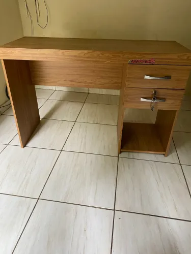 Escrivaninha 2 gavetas