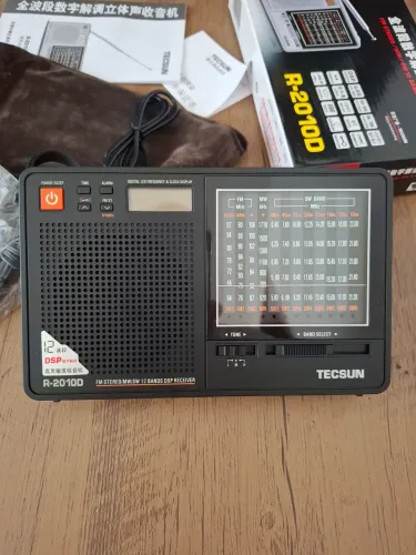 Tecsun R_2010D