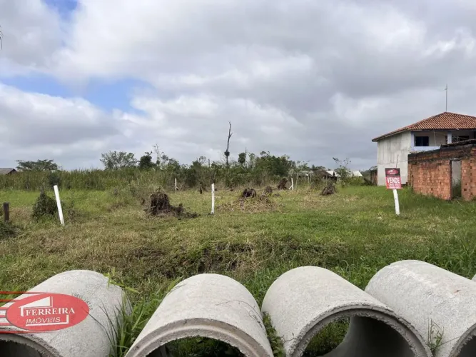 Terreno em bairro de moradores